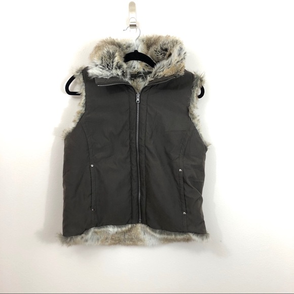 Reverse-able Faux Fur Vest - Picture 5 of 9